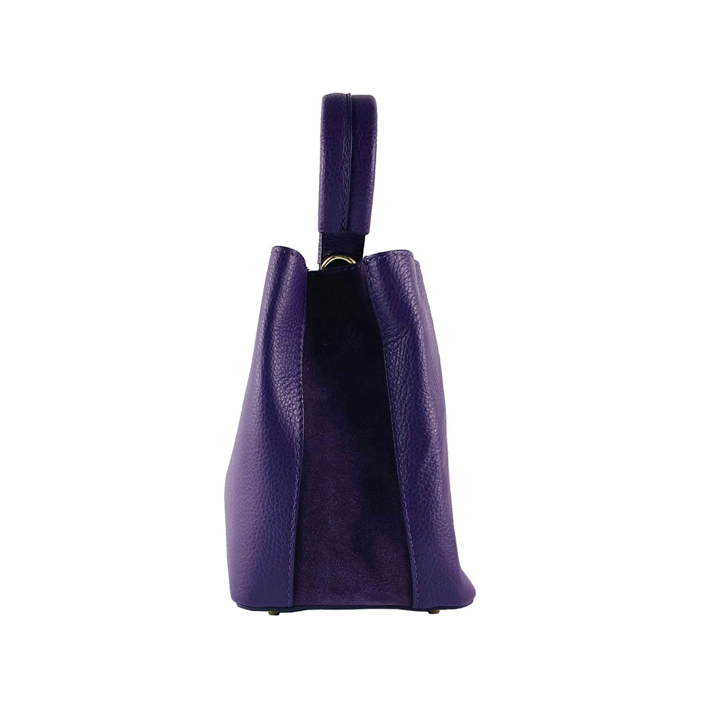 RB1006Y | Borsa Secchiello con Pochette in Vera Pelle Made in Italy.Tracollina con attacchi a moschettone in metallo Oro Lucido - Colore Viola - Dimensioni: cm 16 x 14 x 21 + Manico 13 cm